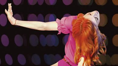 Madonna na capa do disco clássico Confessions on a Dance Floor (Foto: Divulgação)