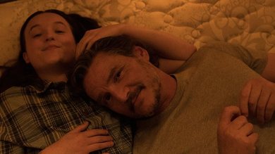 Bella Ramsey como Ellie e Pedro Pascal como Joel na segunda temporada de The Last of Us - Foto: Divulgação