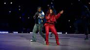 Kendrick Lamar e SZA em apresentação no show do intervalo do Super Bowl LIX - Foto: Michael Owens/Getty Images