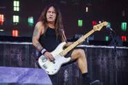 Steve Harris durante show do Iron Maiden em 2025 - Foto: Per Ole Hagen / Redferns