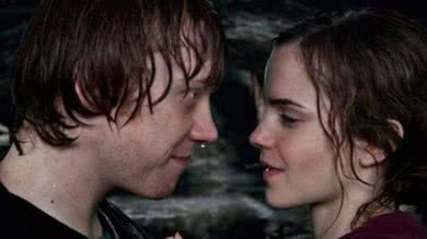 Rupert Grint e Emma Watson em Harry Potter e as Relíquias da Morte Parte 2 (Foto: Reprodução)